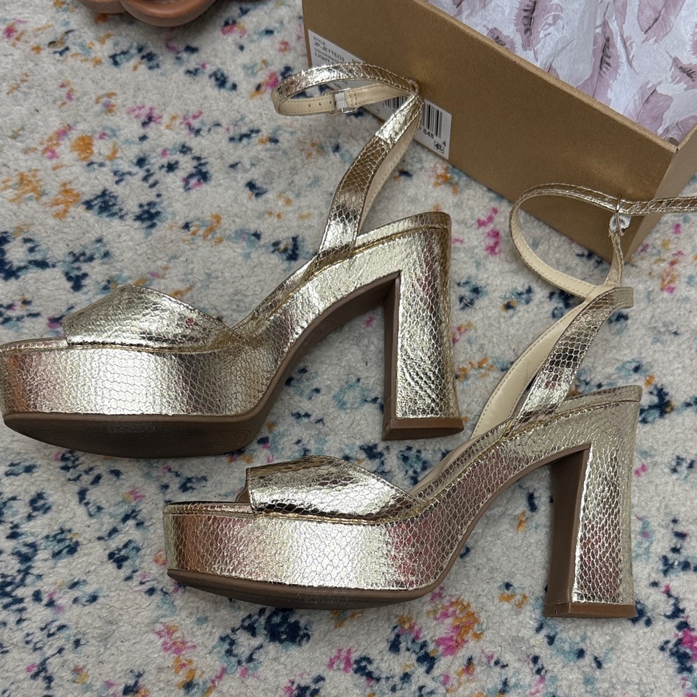 Jessica Simpson Jetteo Gold Snakeskin Platform Sandals Size 8.5